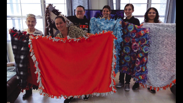 THS Arts &amp; Humanities Club Donates Blankets 
